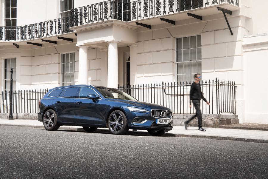  Volvo V60 D4 Inscription 2018 года  (UK) (фото 19 из 34)